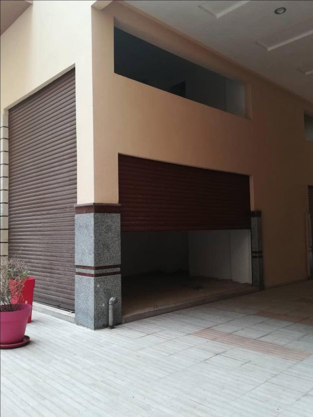 Magasin en Plein Quartier du Parc pour location longue durée